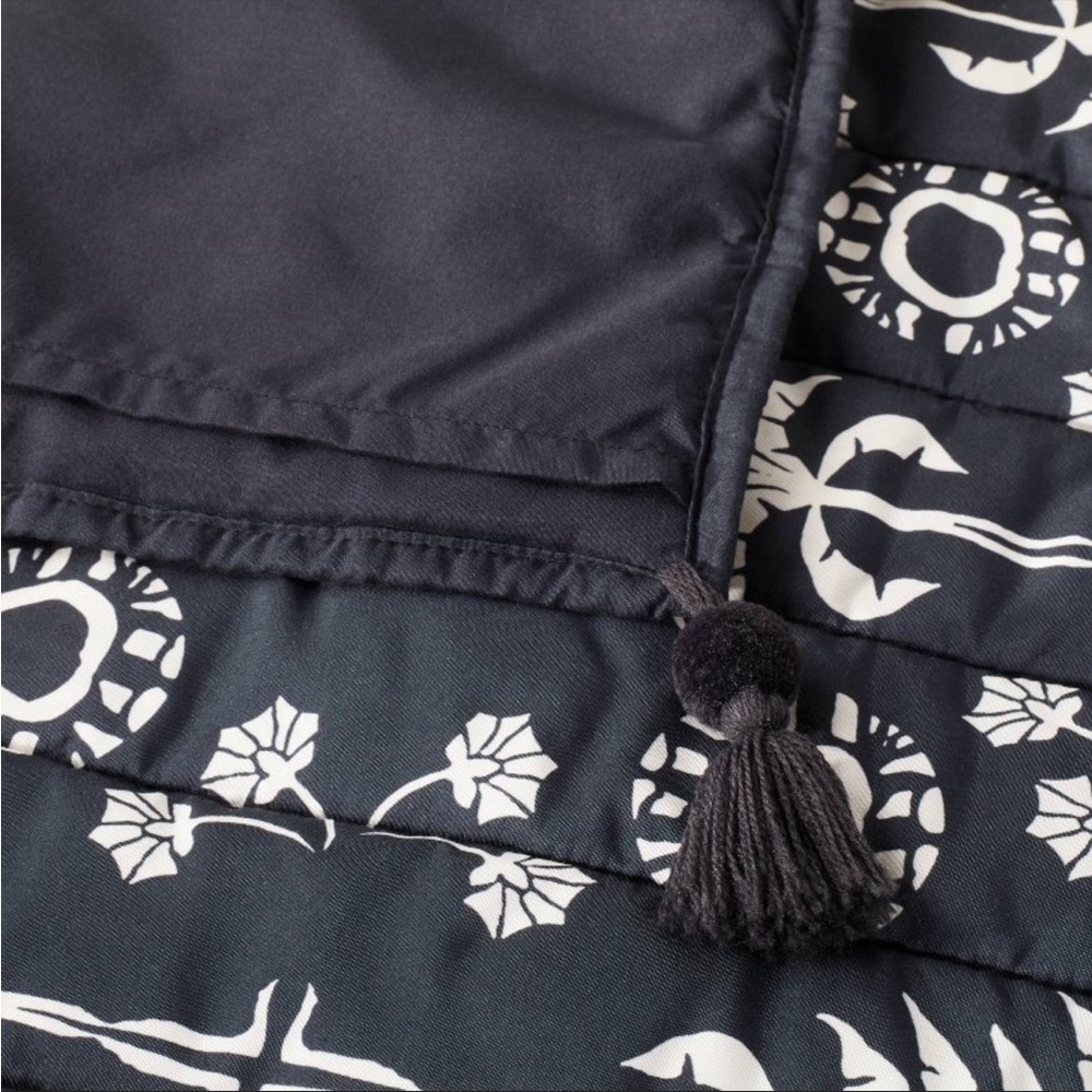 2 Sold Out Opalhouse Palm Frond Printed Quilt Standard Sham Black/Off-White NWT - Picture 3 of 3